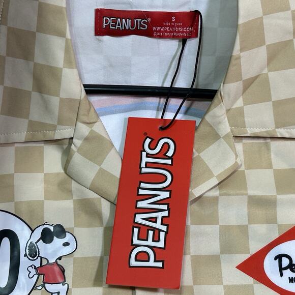 Peanuts Motorsport Men's size Small button-down short sleeve shirt - Picture 4 of 6